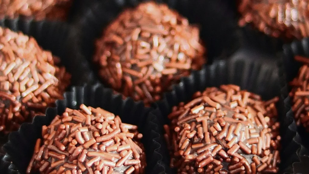 Quantos brigadeiros por convidado? O cálculo para festa sem sobra