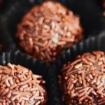 Quantos brigadeiros por convidado? O cálculo para festa sem sobra